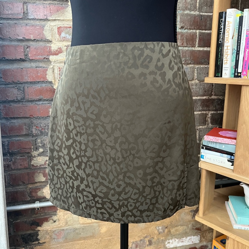 Forever 21 Satin Leopard Print Olive Skirt Women’s S